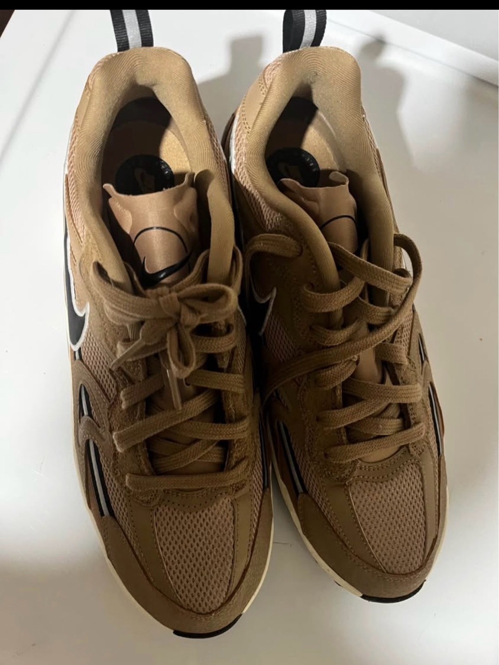 Nike Men's Brown Low-Top Athletic Sneakers